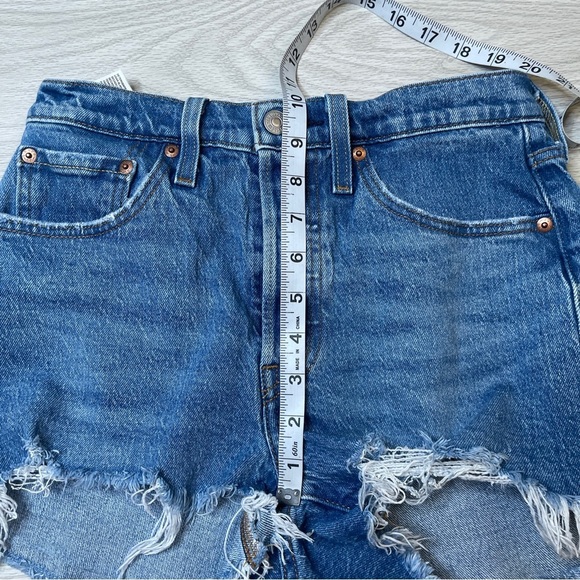 Levi’s 501 Short Raw Hen Destroyed Blue Jean Shorts Button Fly Womens size W26 - Picture 11 of 12